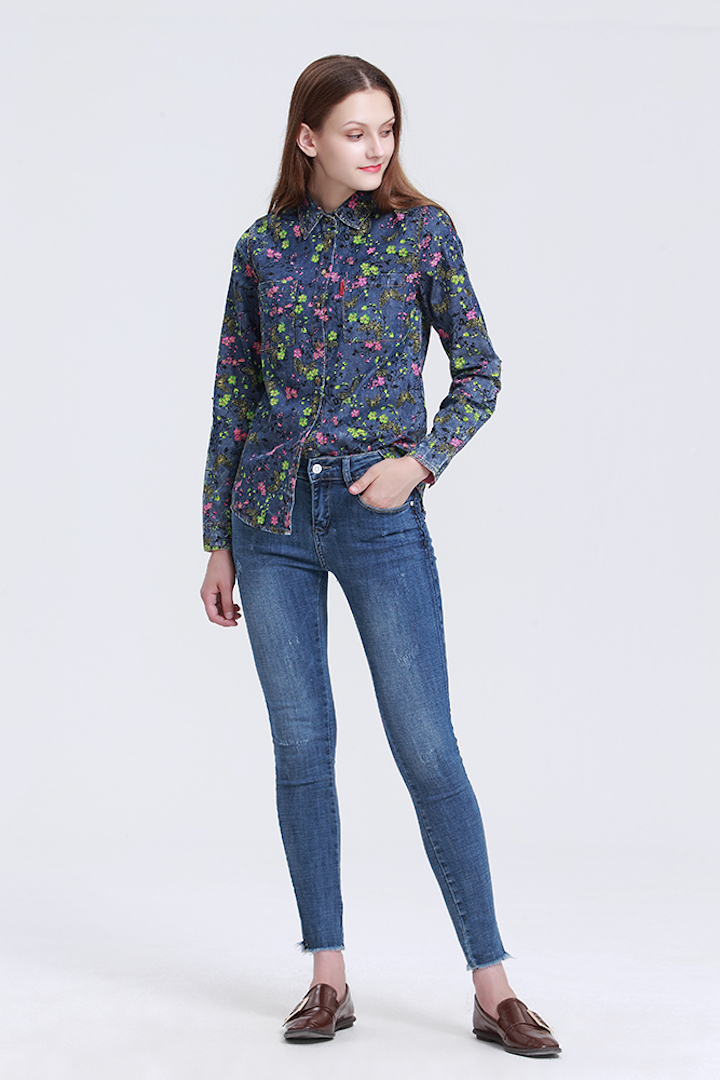 Фото товара 9468, джинсовая рубашка с цветочным рисунком